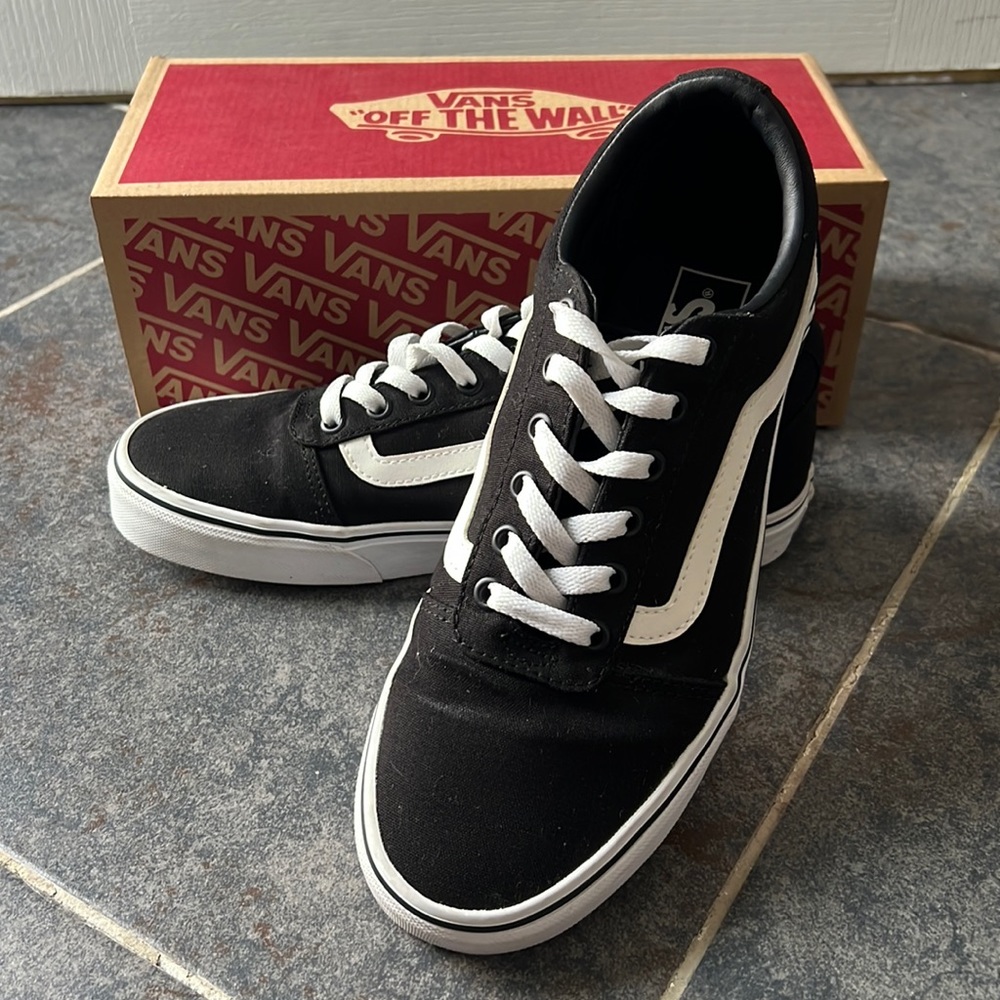 Vans Ward Sneaker - Women 9.5 - Black & White